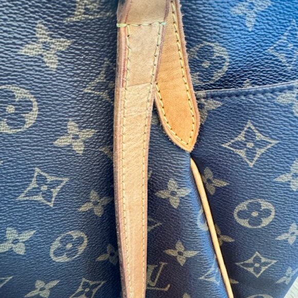 Louis Vuitton Totally MM Tote Bag - Picture 4 of 13